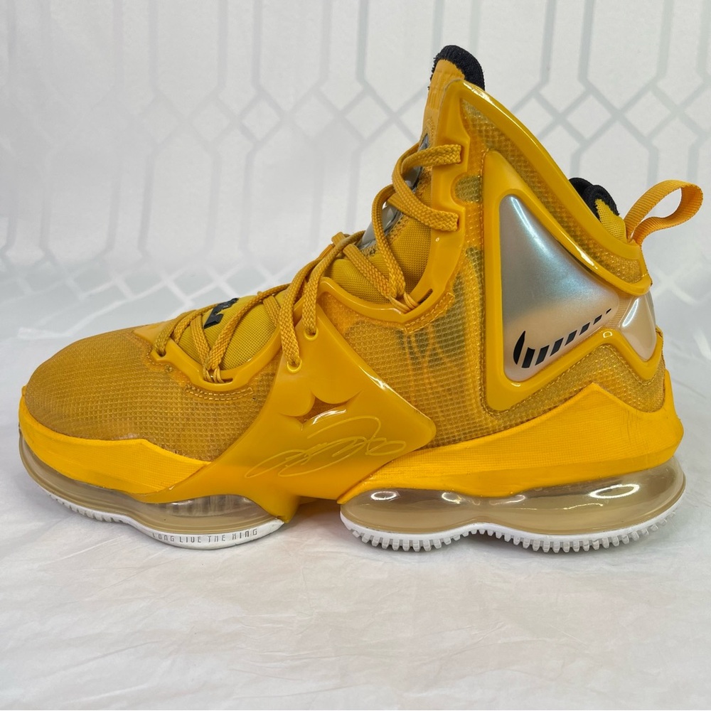 Nike Men’s Size 9.5 LeBron James 19 “Hard Hat” Yellow Basketball Shoe CZ0203-700